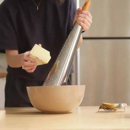 Alessi Todo Giant Cheese Grater RS08 LIFESTYLE2