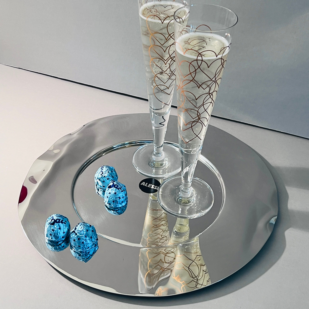 Oggetti Made Hearts Gift Hamper Champagne Flutes and serving tray life01