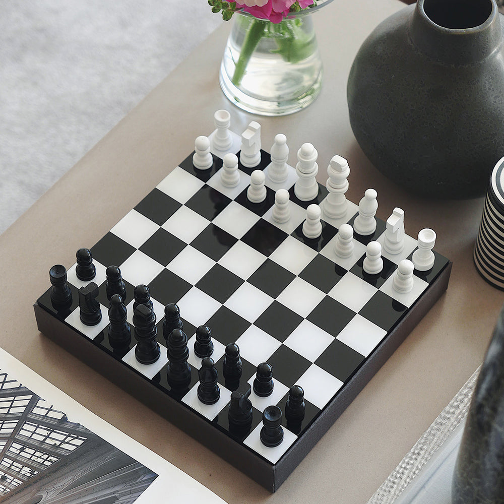 Printworks Classic Games Art of Chess Life01