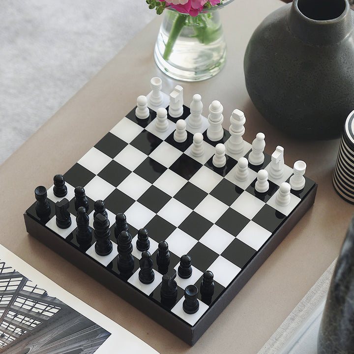 Printworks Classic Games Art of Chess Life01
