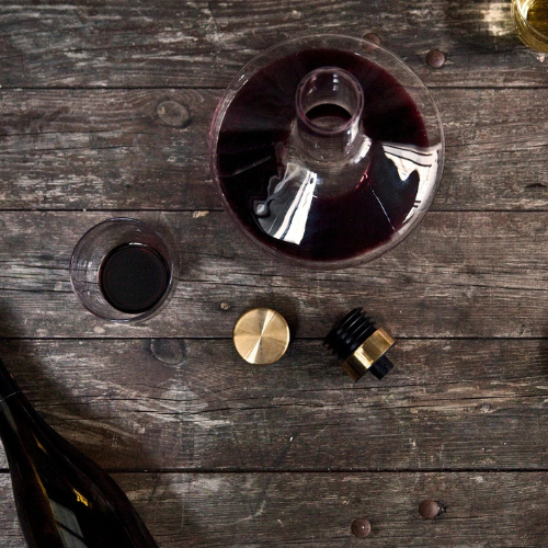 Audo Copenhagen Wine Breather Deluxe Brass Life03