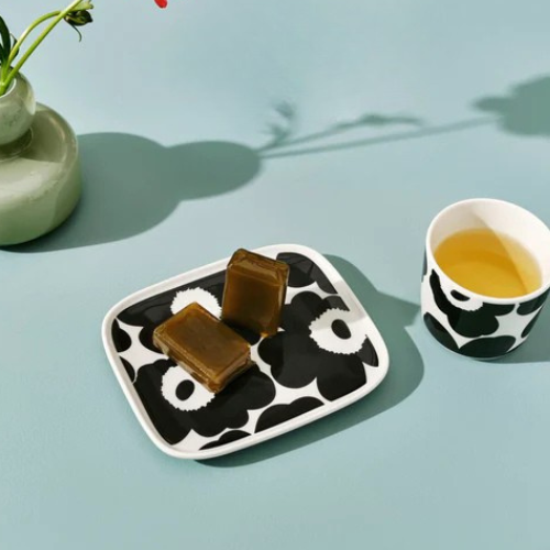 Marimekko Unikko Mug + Plate Black LIfe099