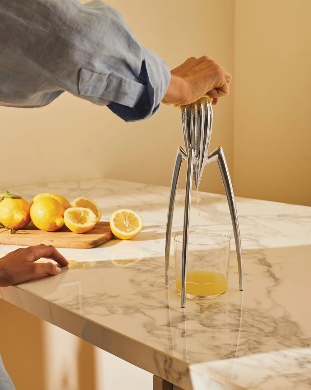 ALESSI Juicy Salif Lemon Citrus Squeezer PSJS by Philippe Starck LIFESTYLE2