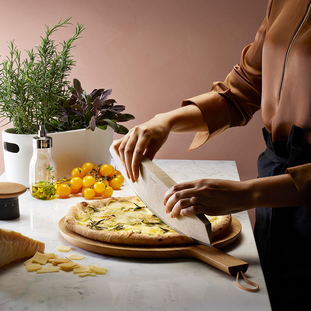 Eva Solo Green Tool Pizza Herb Knife Life01